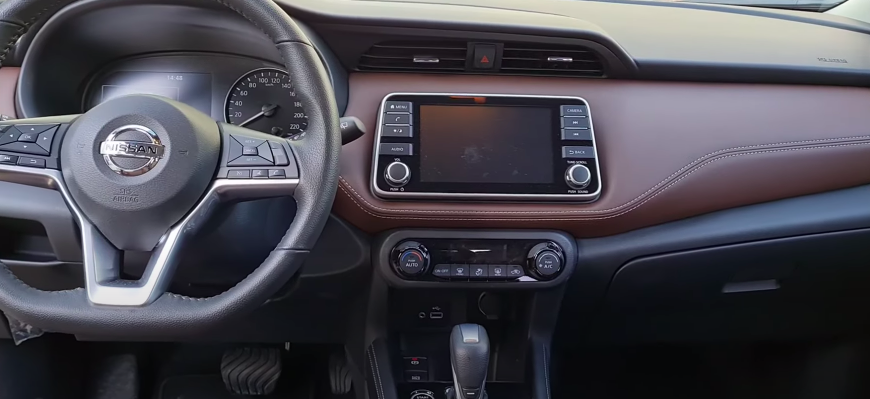 nissan kicks interior